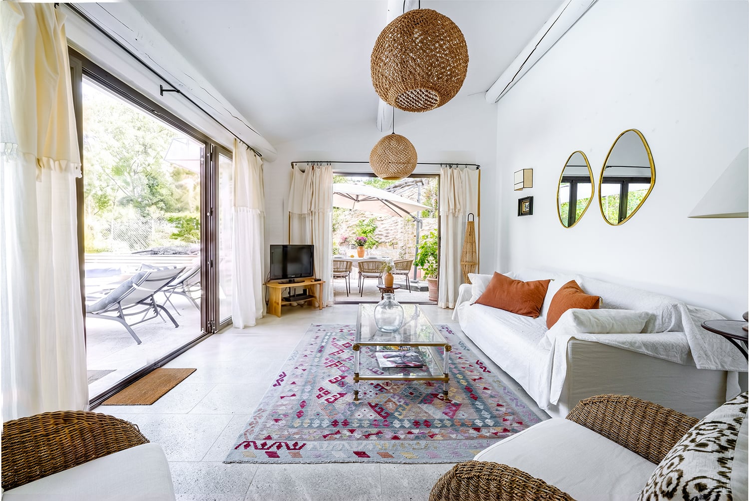 Sitting room | Holiday cottage with private pool in Gordes