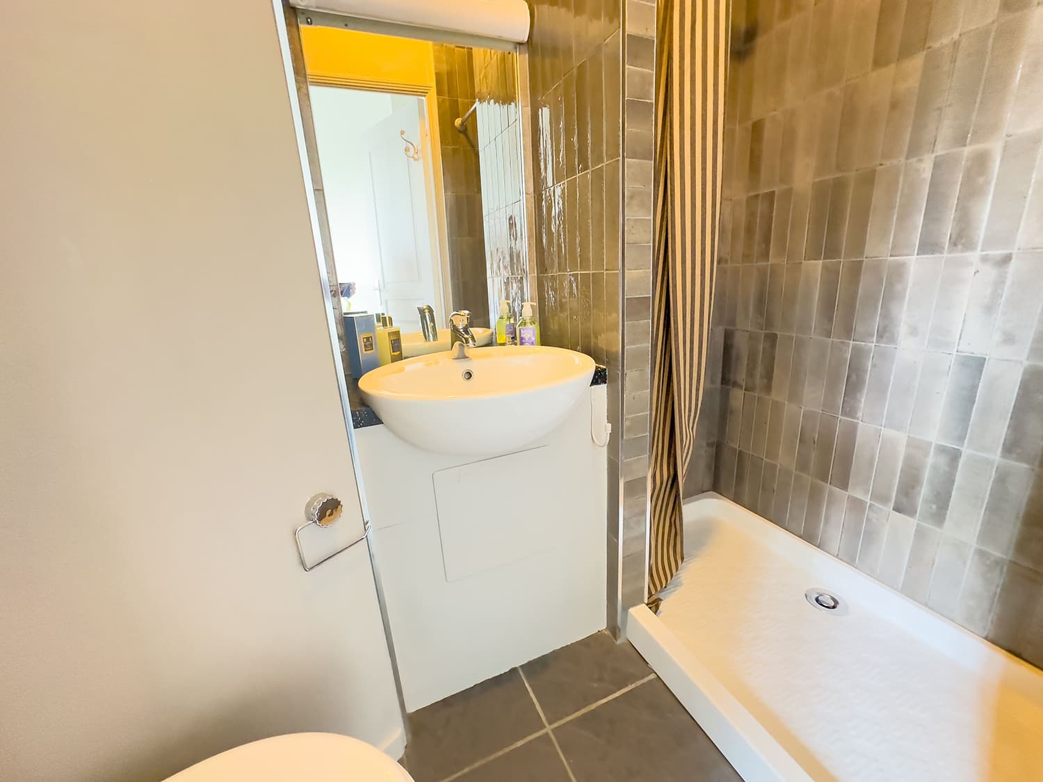 Bathroom | Holiday home in Duras