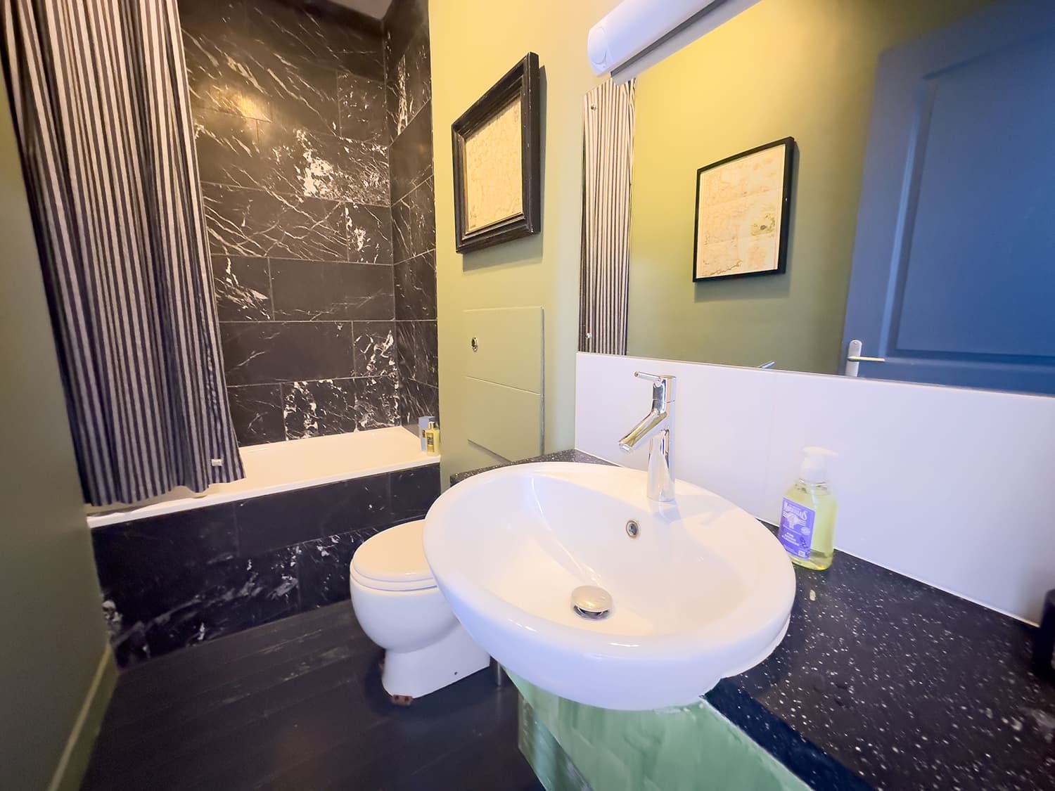 Bathroom | Holiday home in Duras