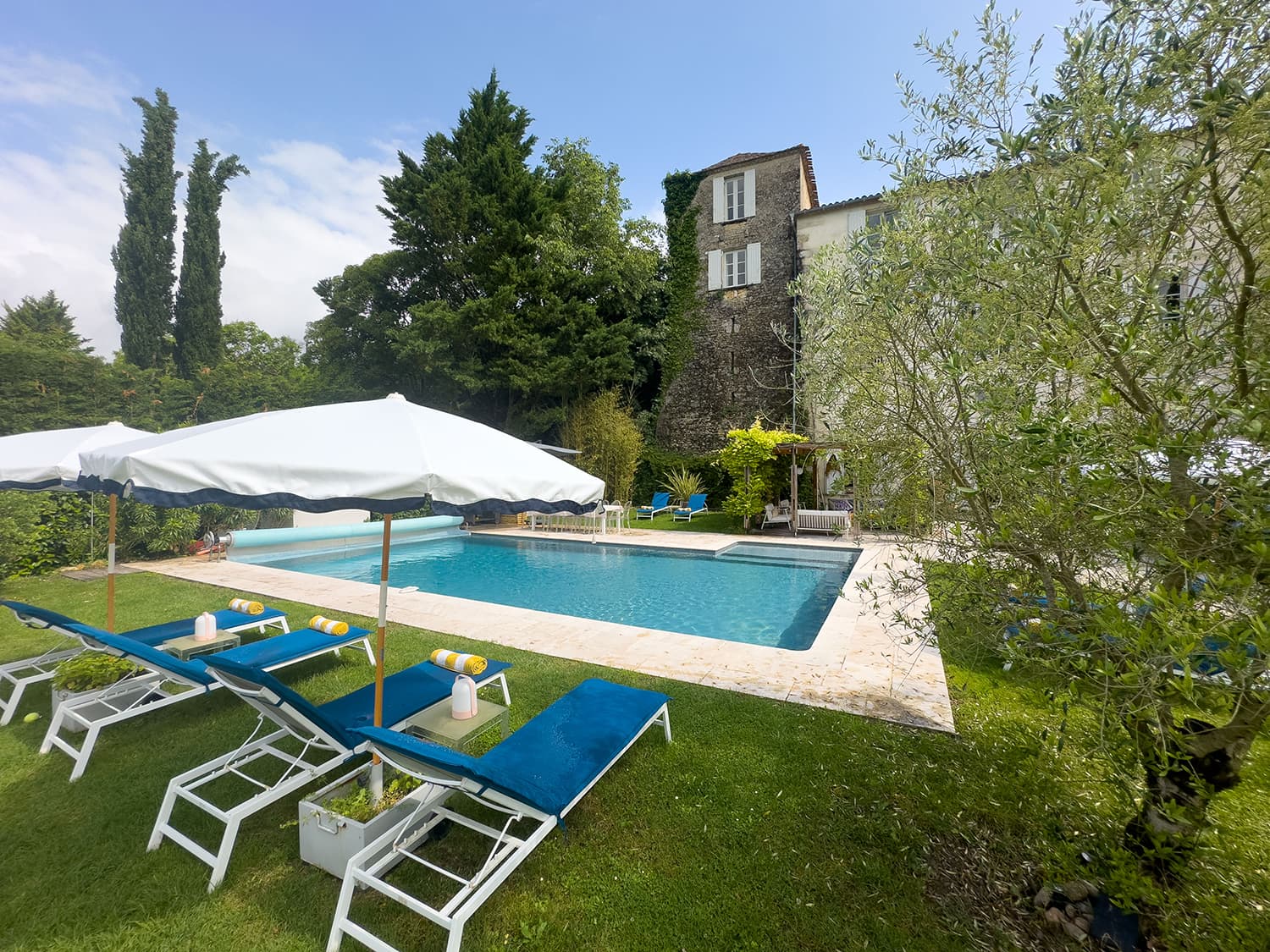 Holiday home in Duras with private heated pool