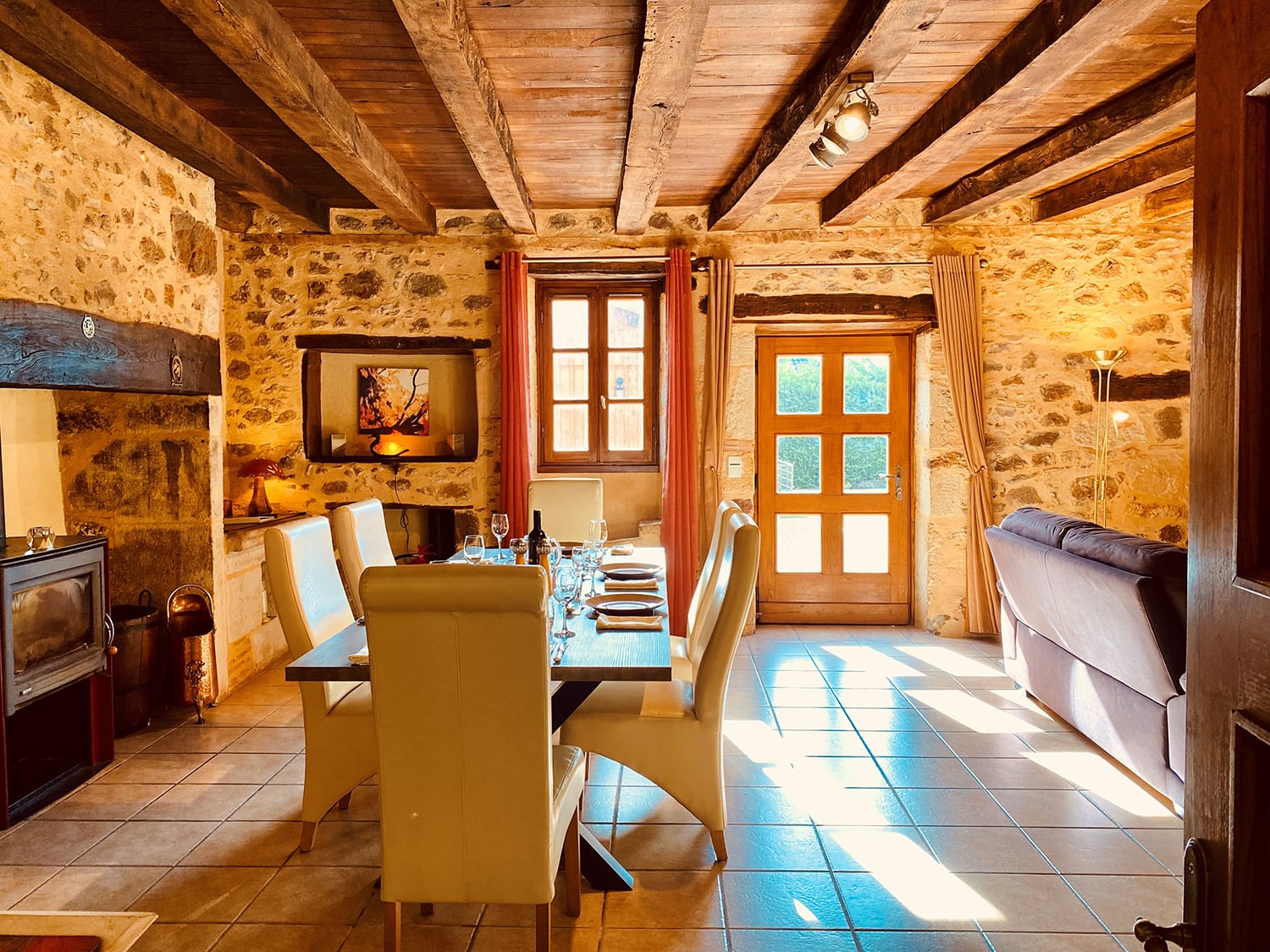 Dining room | Holiday home in Nouvelle-Aquitaine