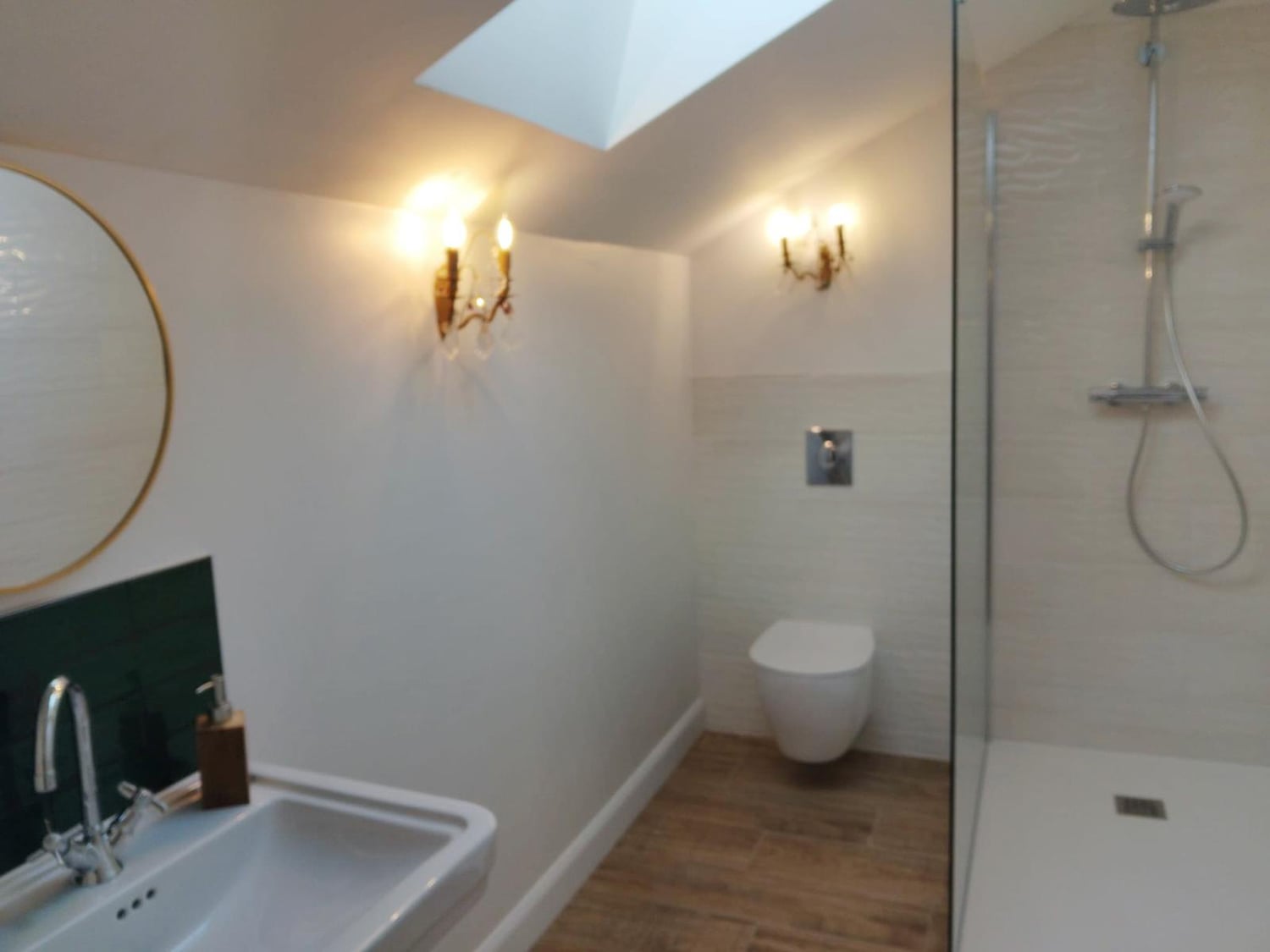 2nd floor bathroom | Vacation château in the Gers