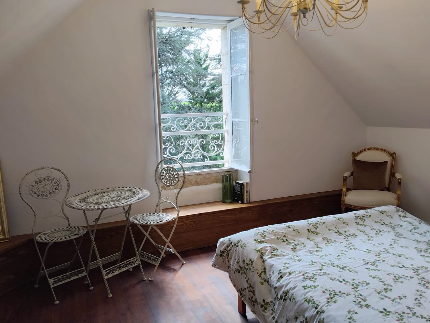 2nd floor bedroom | Vacation château in the Gers