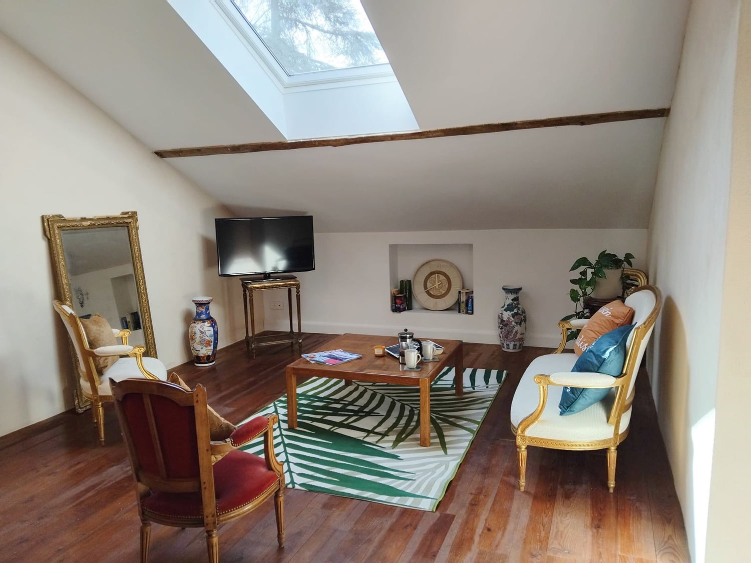 2nd floor bedroom | Vacation château in the Gers