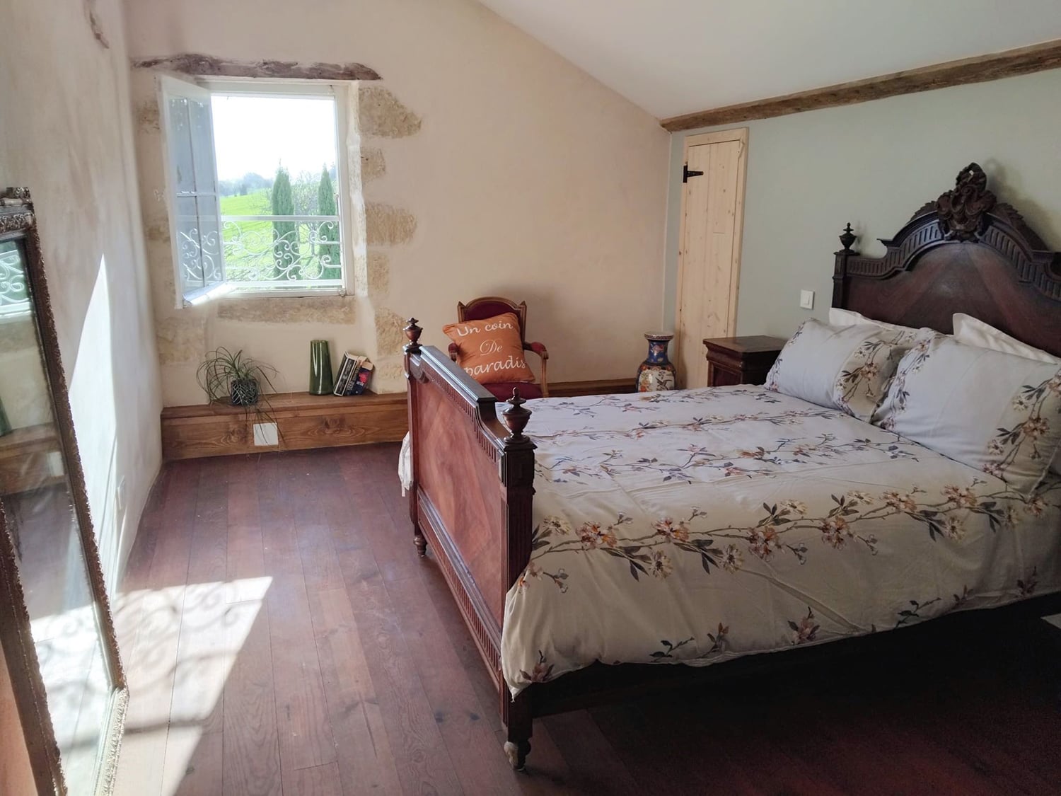 2nd floor bedroom | Vacation château in the Gers