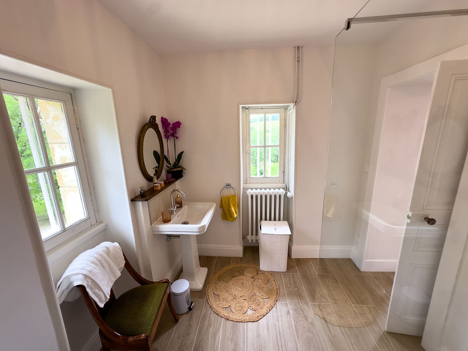 Bathroom | Vacation château in the Gers