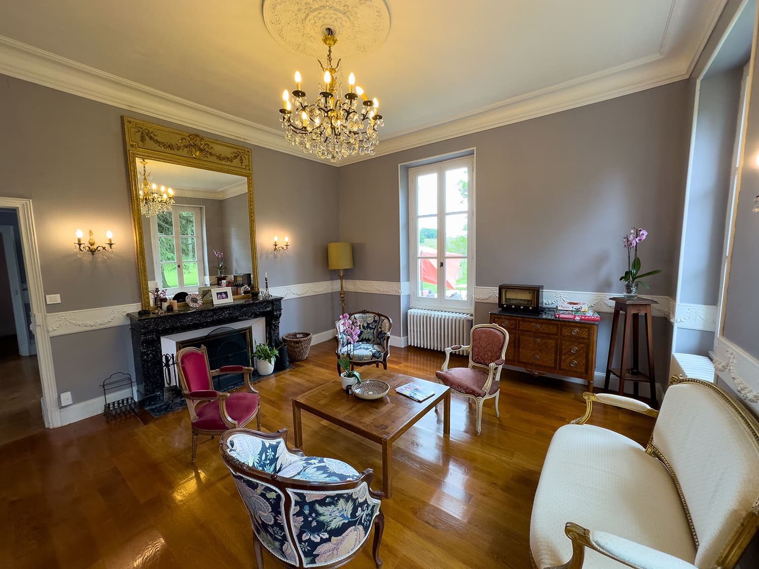 Sitting room | Vacation château in the Gers