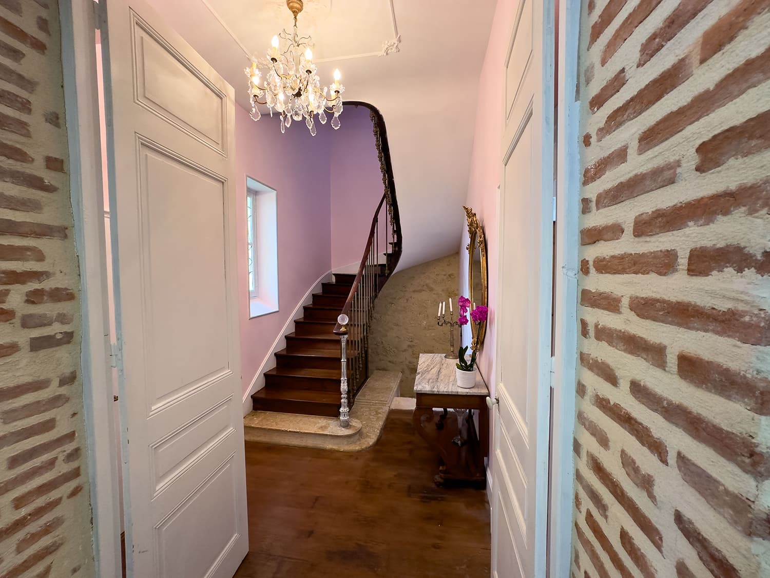 Staircase | Vacation château in the Gers