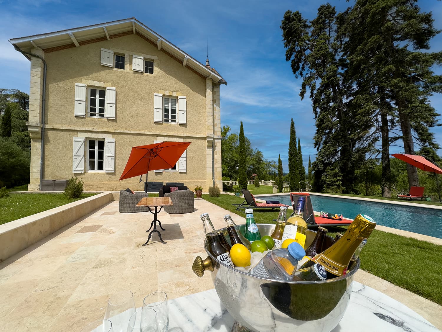 Vacation château with private pool in the Gers