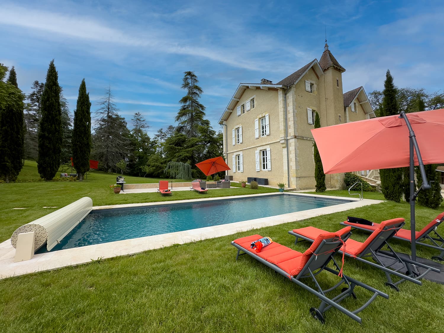 Vacation château with private pool in the Gers