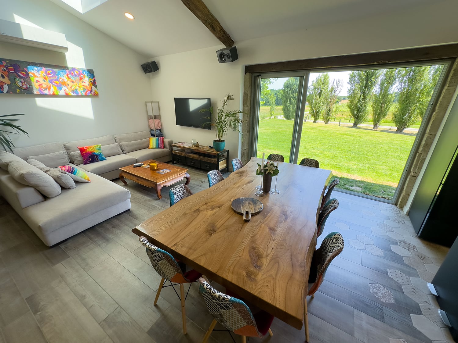 Dining room | Holiday home in Nouvelle-Aquitaine