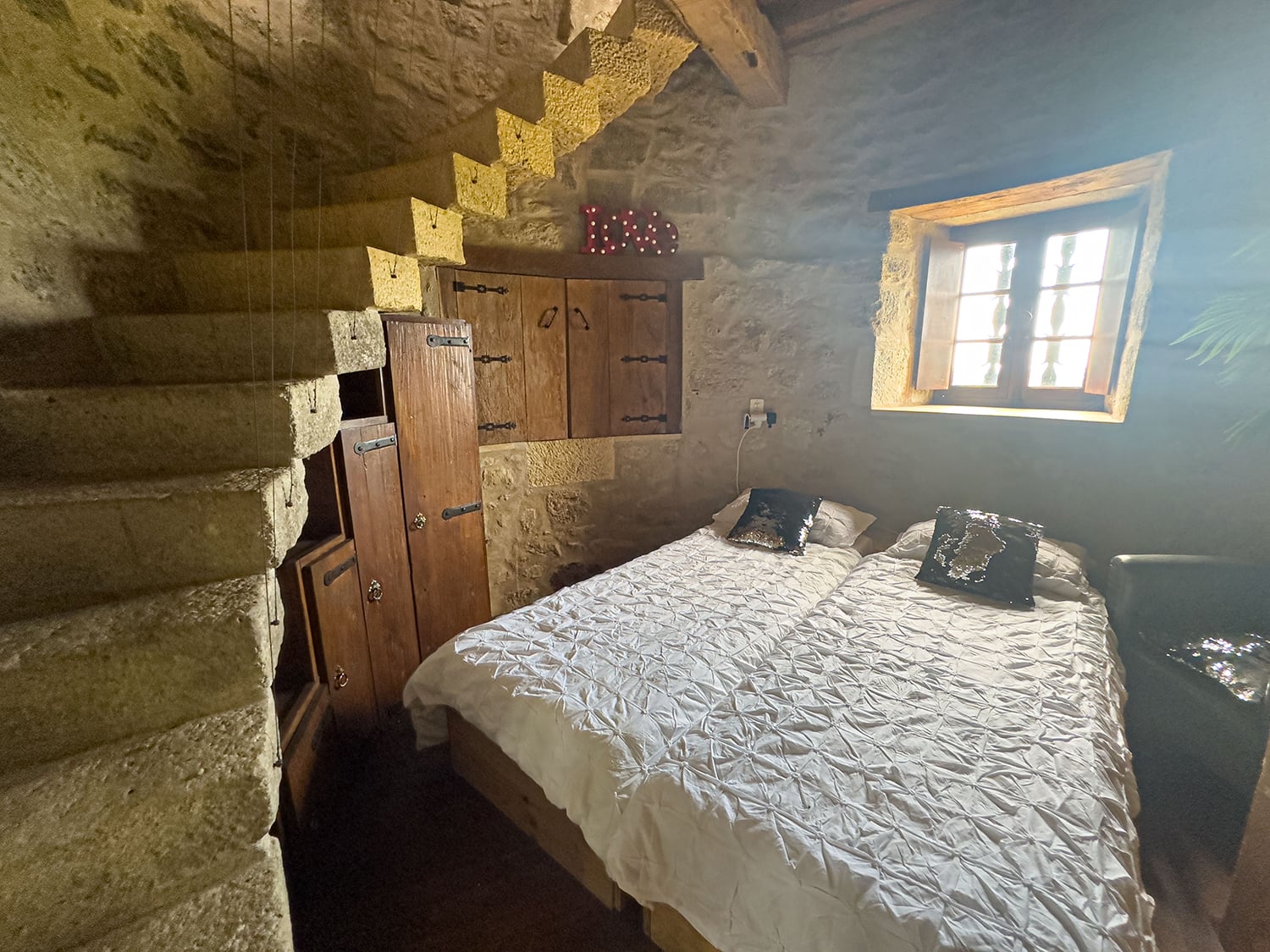Bedroom | Holiday windmill in Nouvelle-Aquitaine