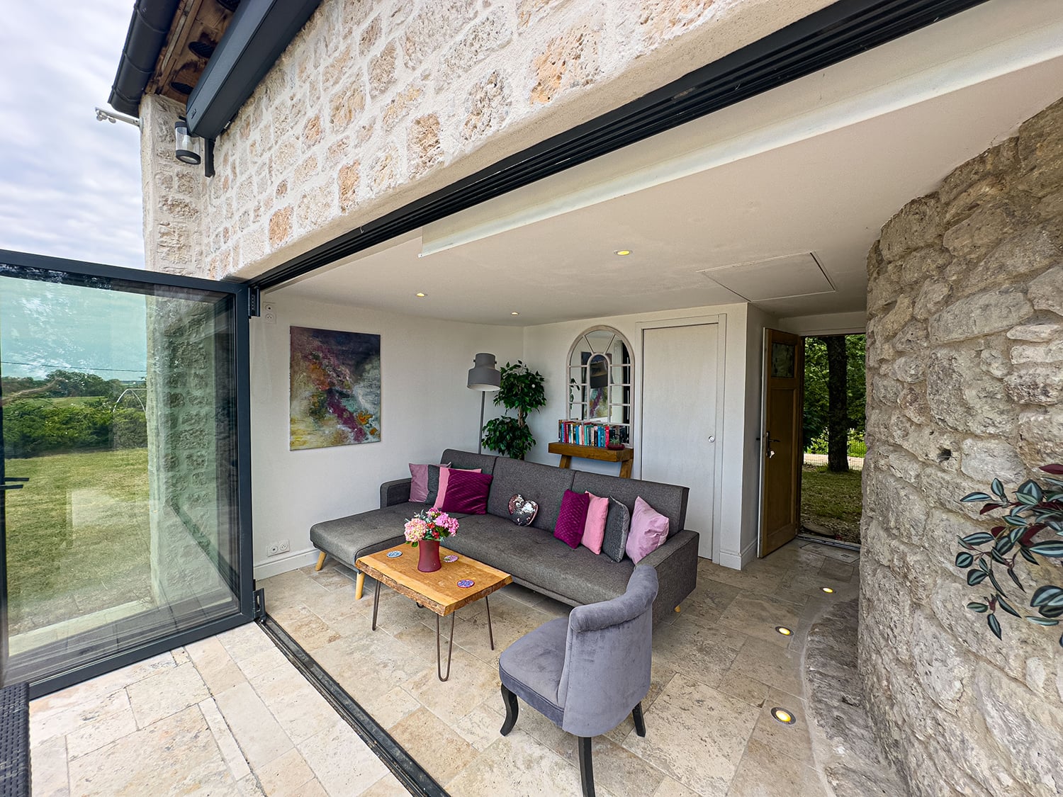 Sitting room | Holiday windmill in Nouvelle-Aquitaine