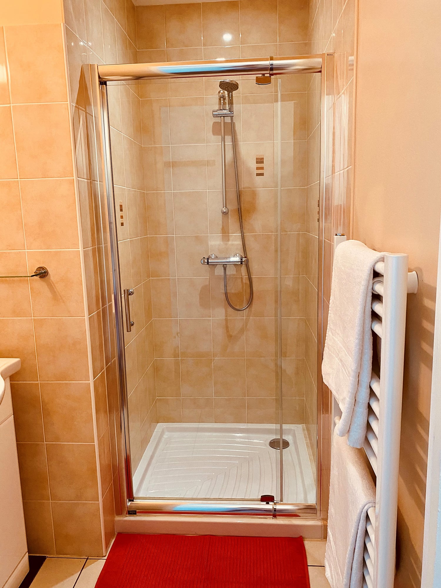 Bathroom | Guest house