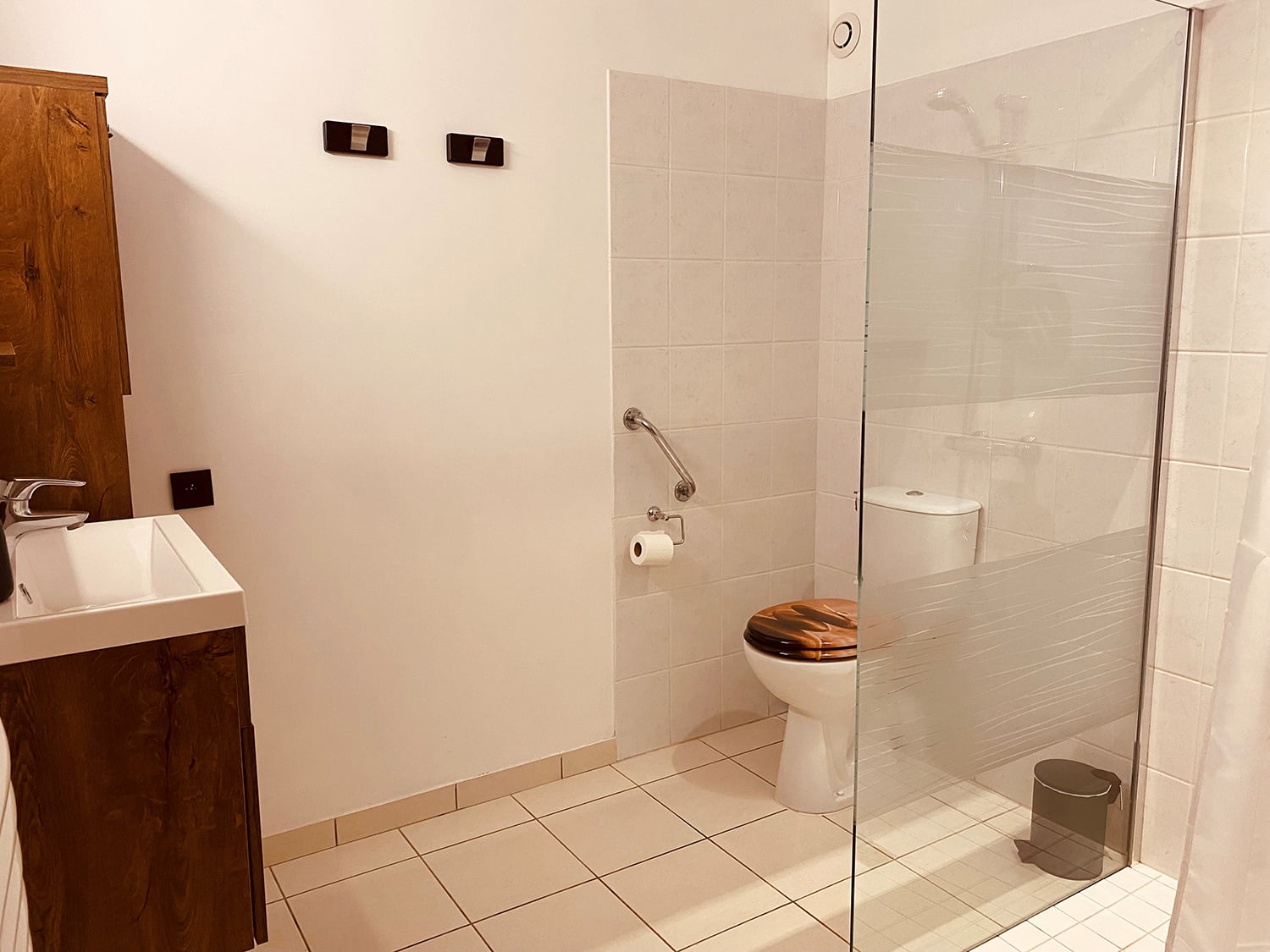 Bathroom | Guest house