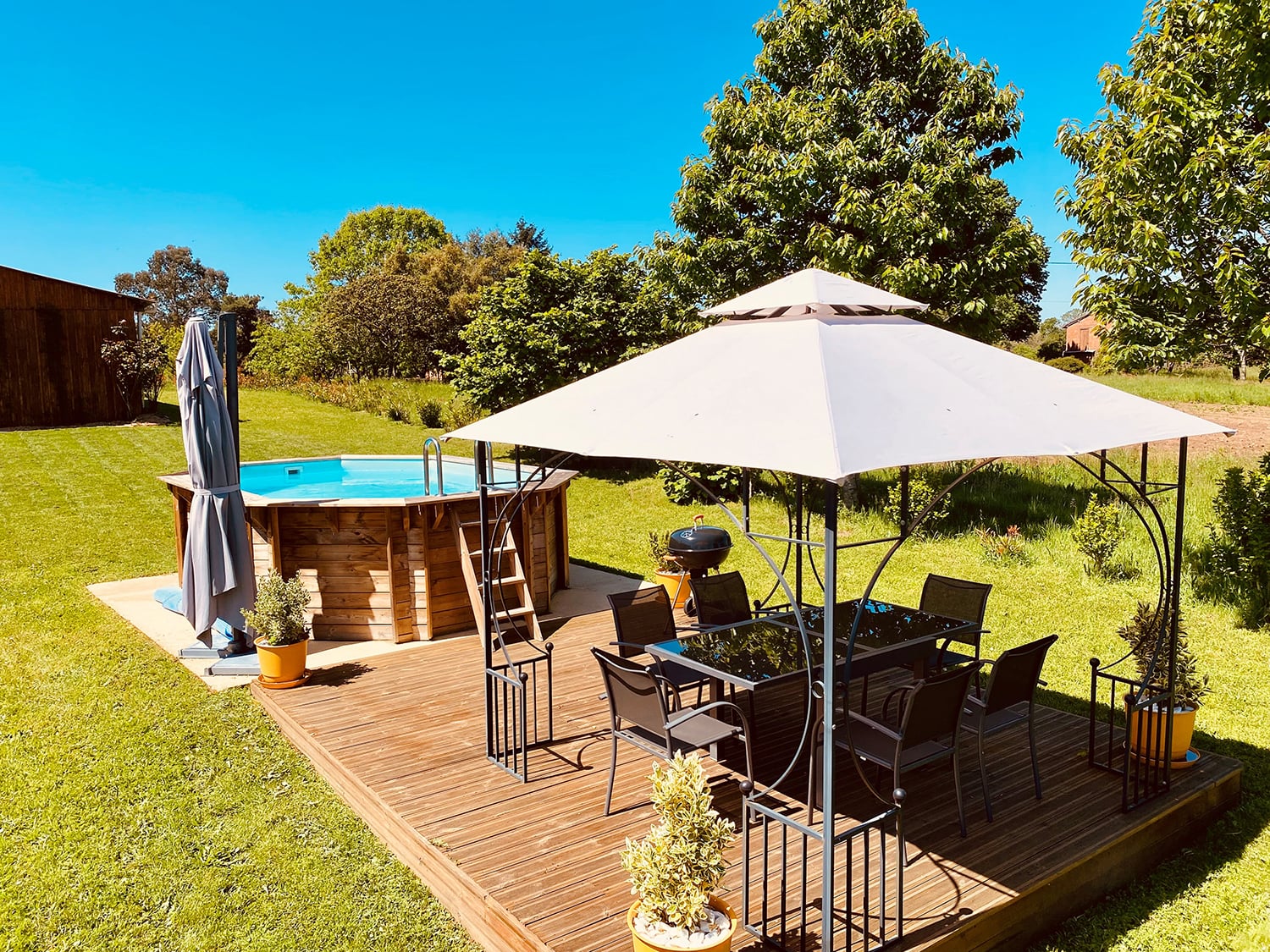 Private heated pool | Guest house