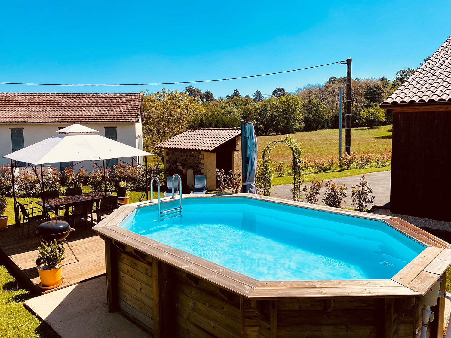 Private heated pool | Guest house