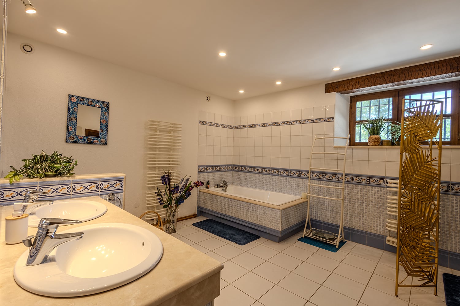 Bathroom | Vacation château in Castelreng