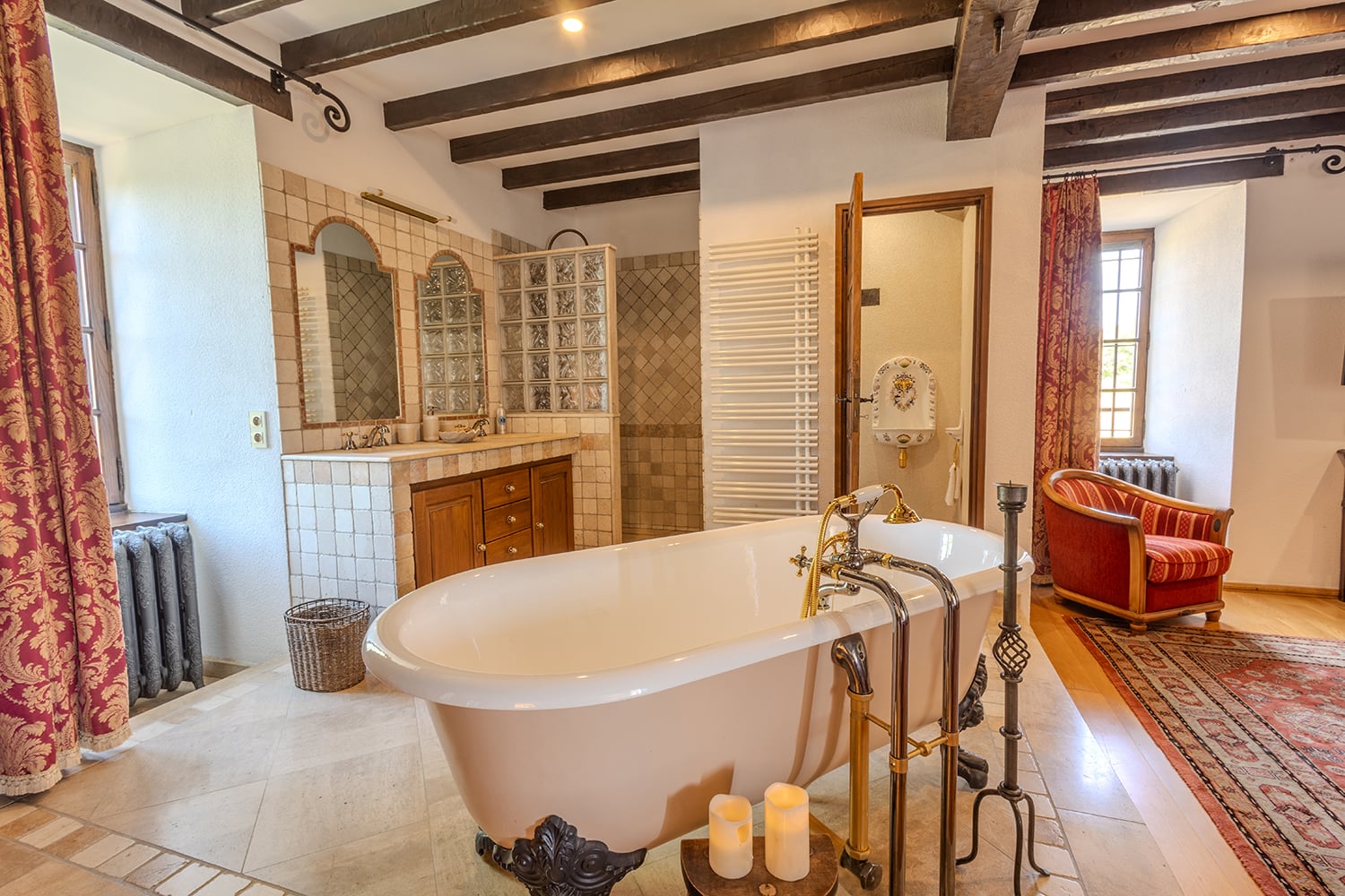 Bathroom | Vacation château in Castelreng