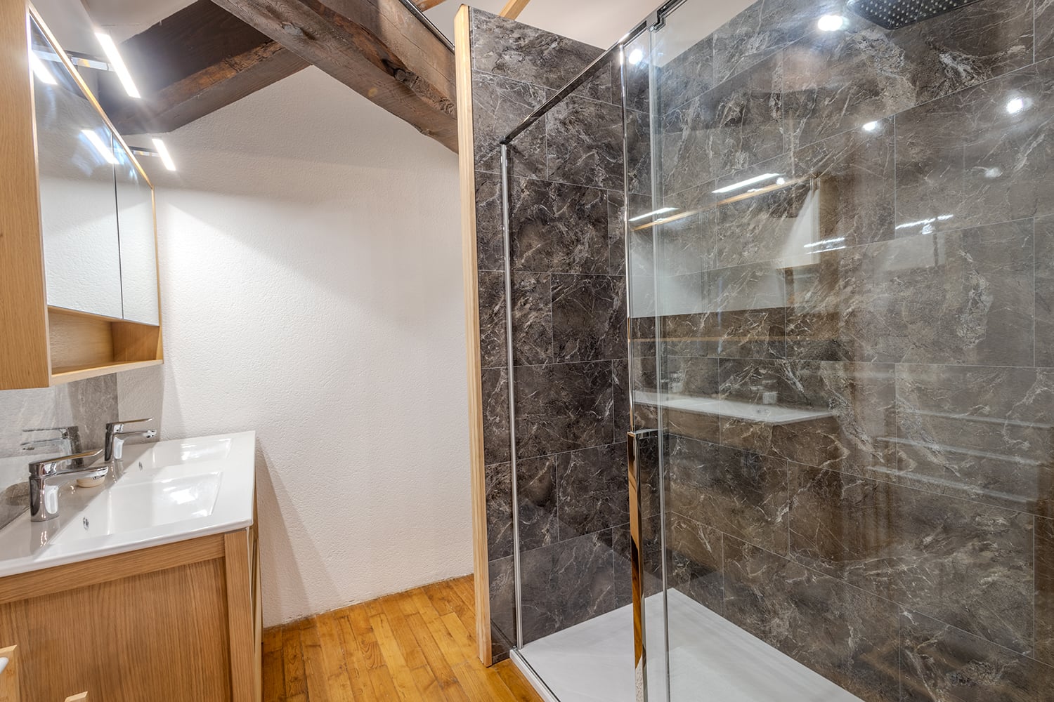 Bathroom | Vacation château in Castelreng