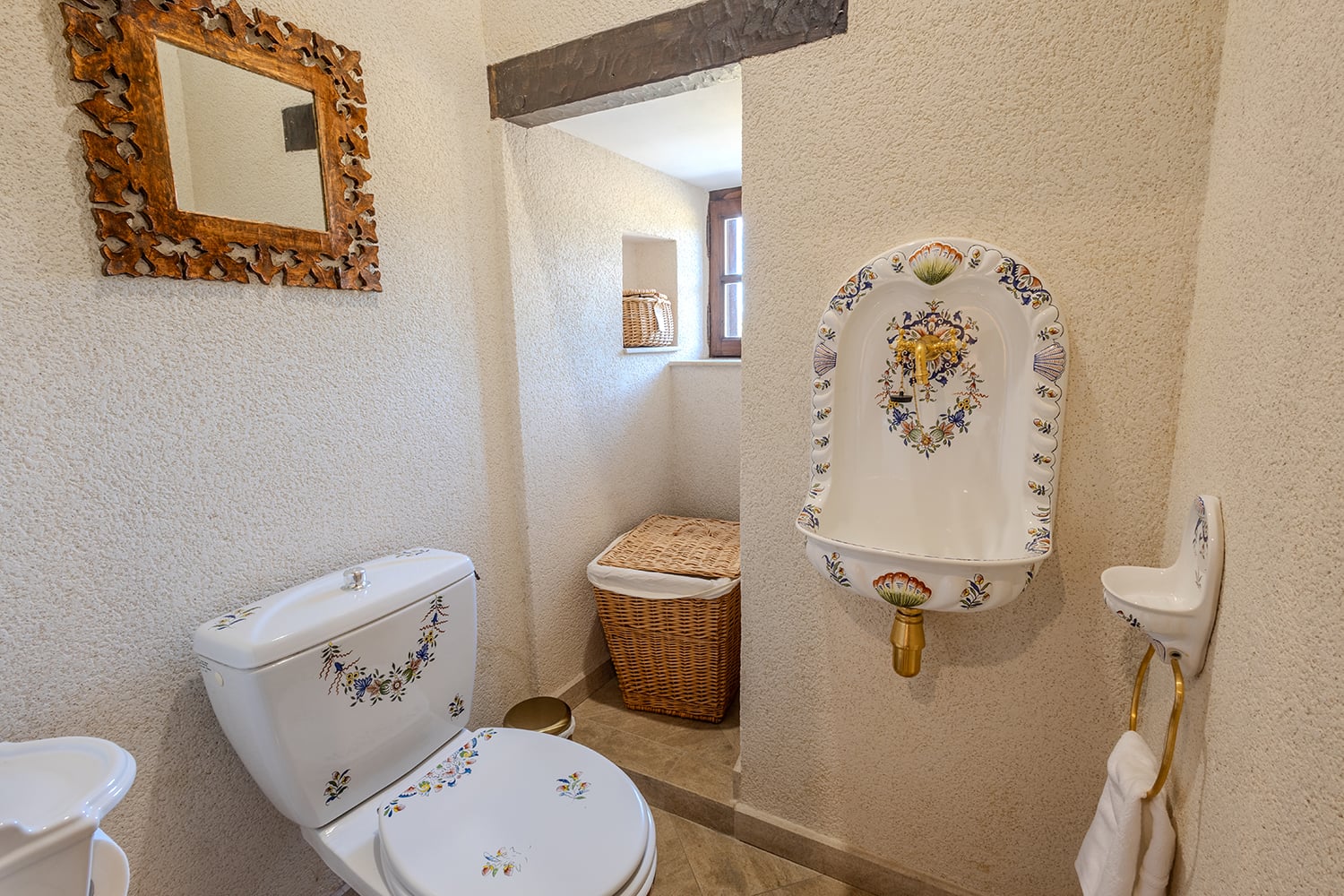 Bathroom | Vacation château in Castelreng