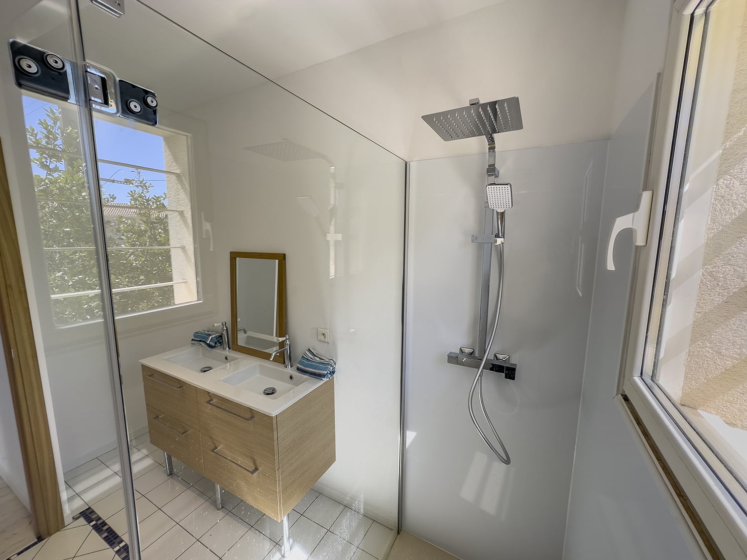 Bathroom | Holiday villa in Servian