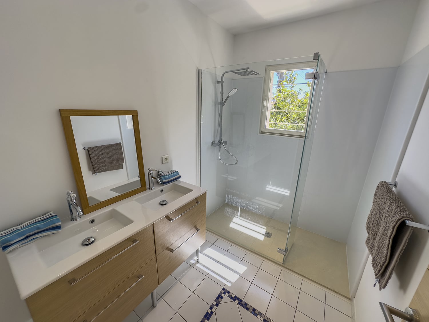 Bathroom | Holiday villa in Servian