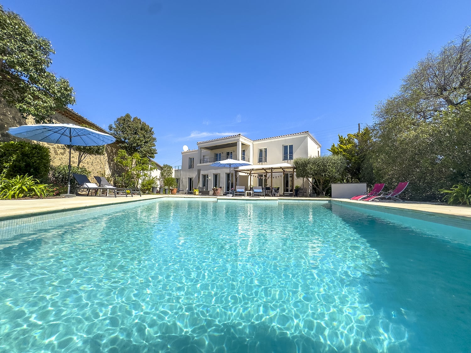 Holiday villa in Servian with private pool