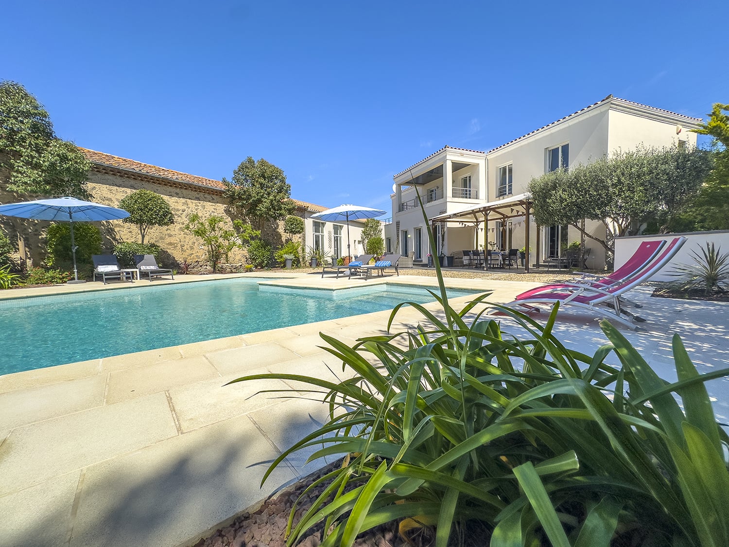 Holiday villa Servian with private pool