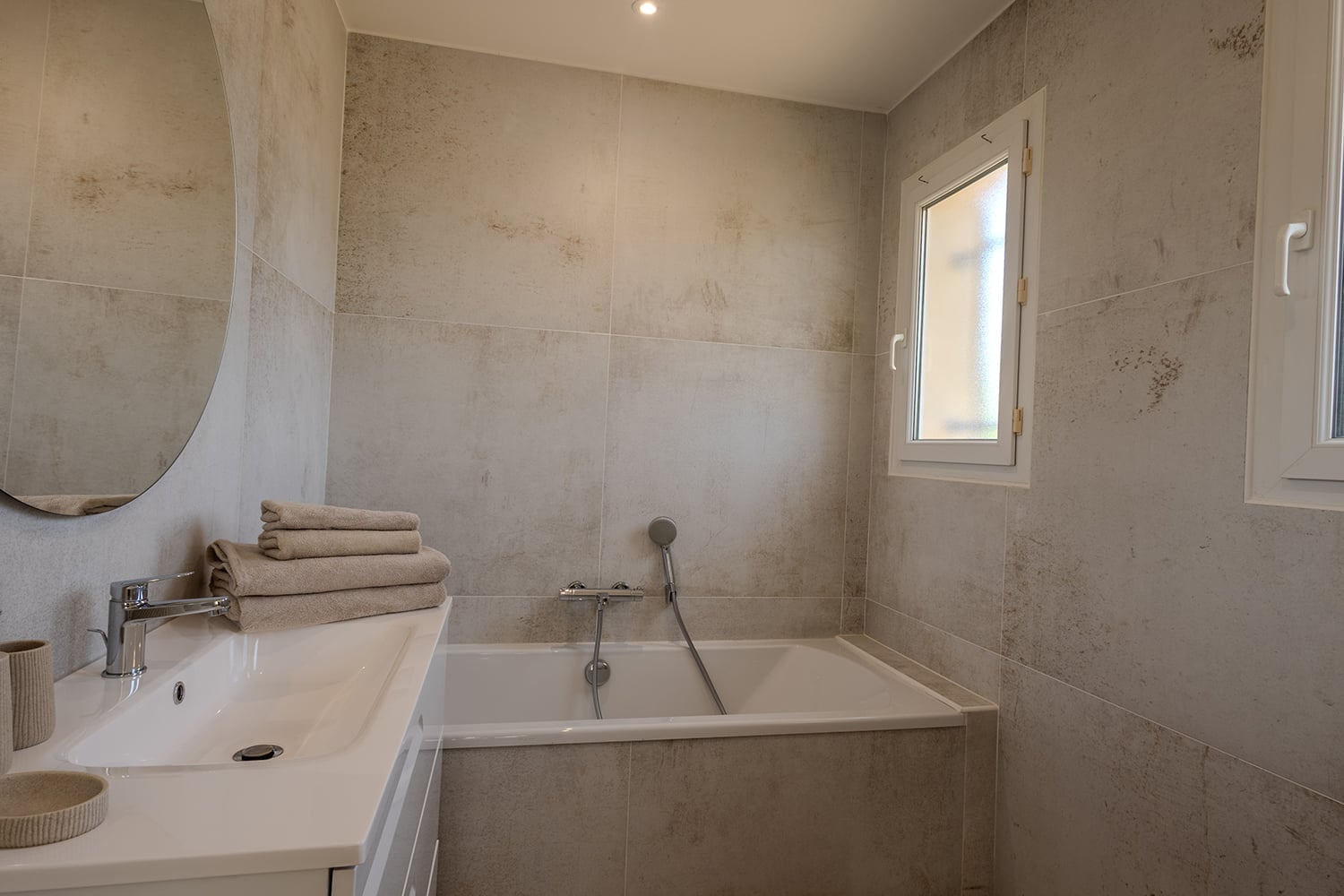Bathroom | Rental villa in Le Somail