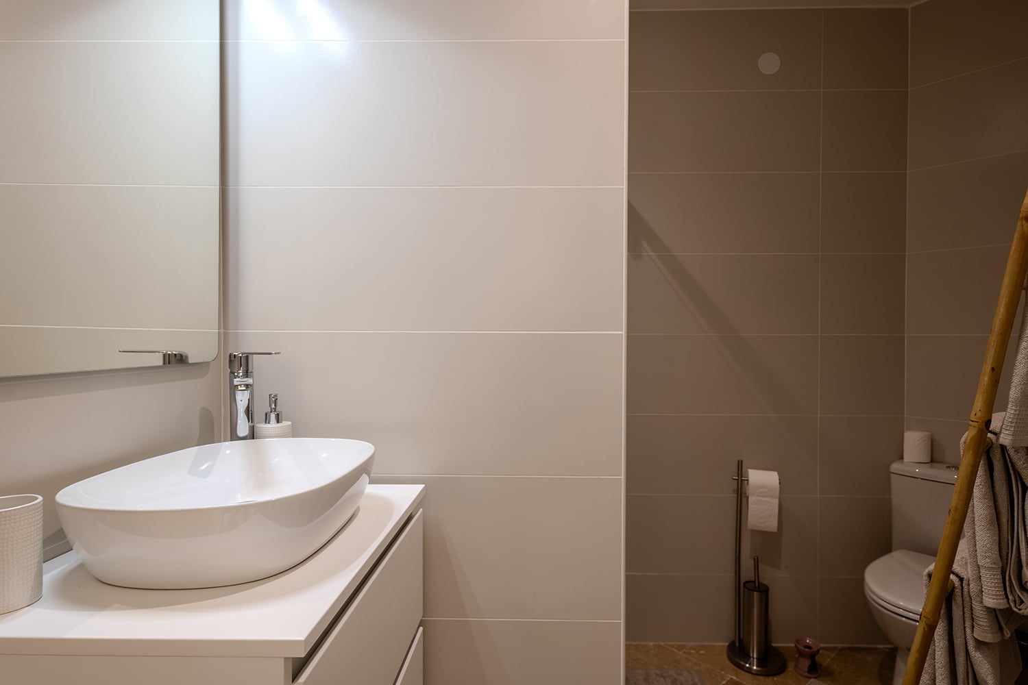 Bathroom | Rental villa in Le Somail