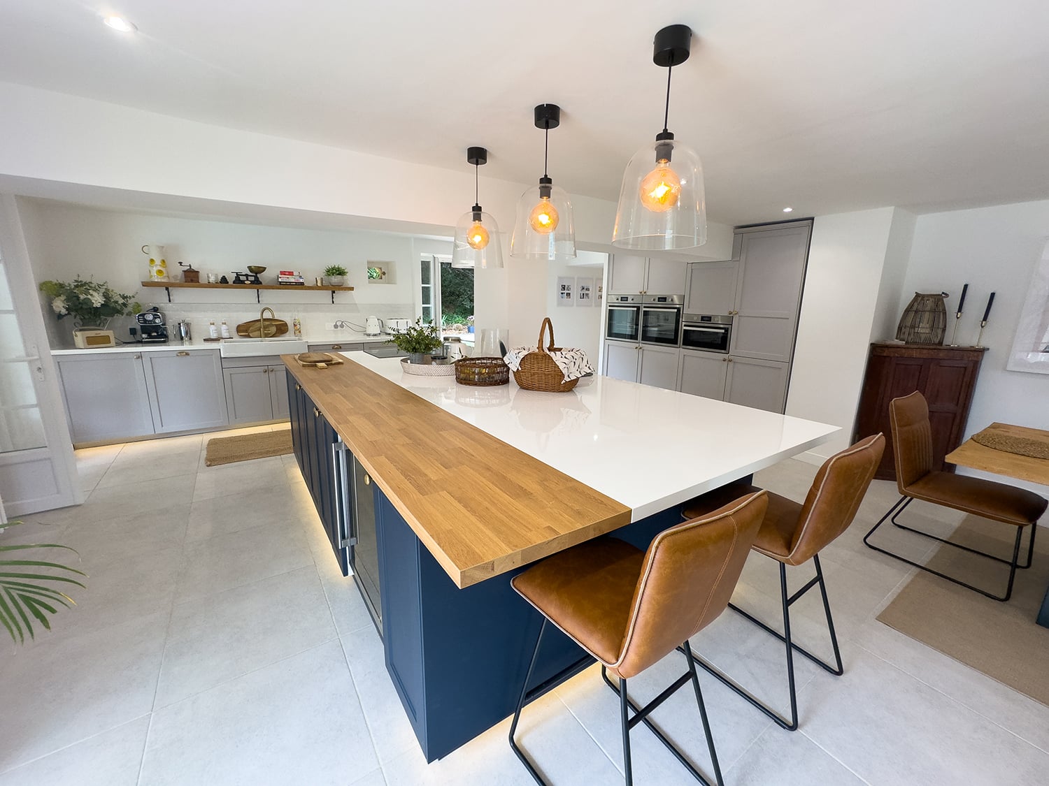 Dining room | Holiday home in Nouvelle-Aquitaine