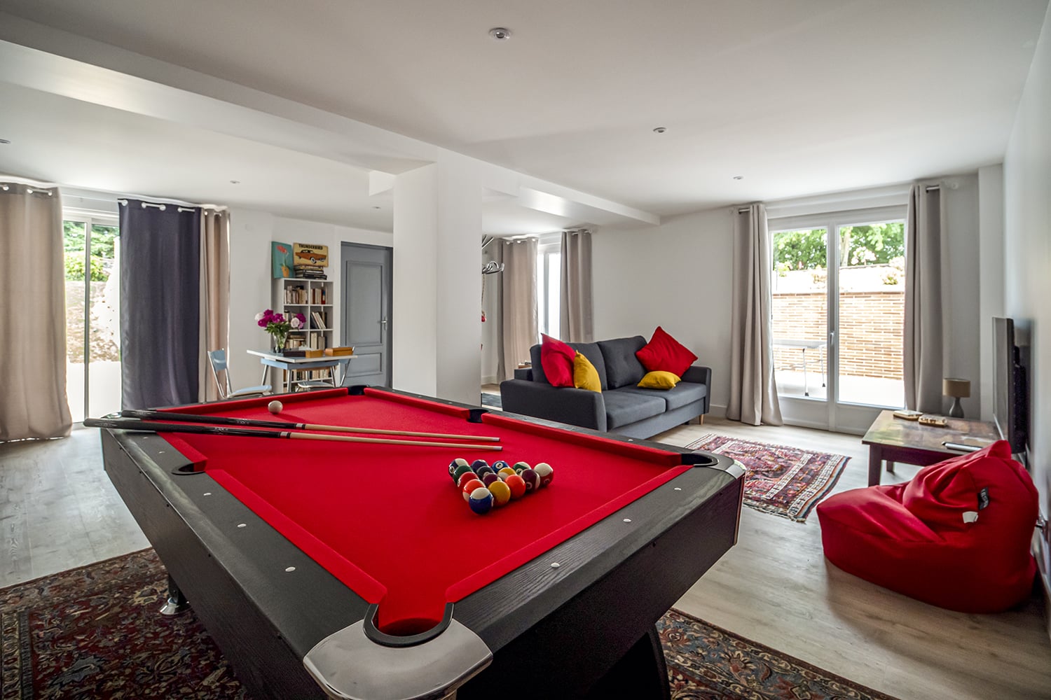 Pool table | Holiday home in Buzet-sur-Tarn