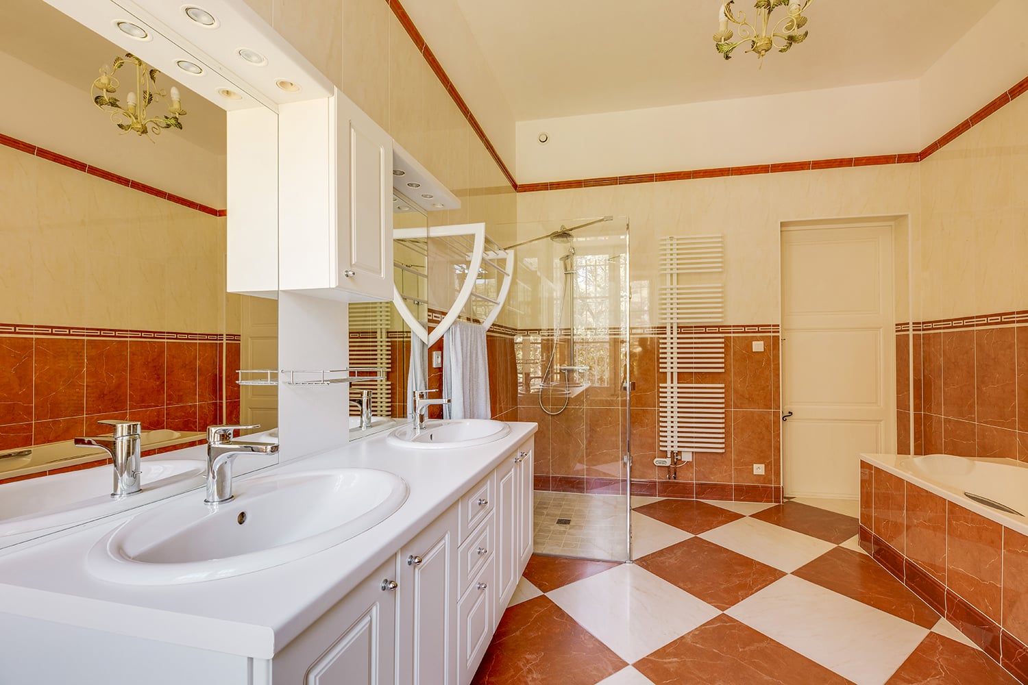 Bathroom | Holiday chateau in Nouvelle-Aquitaine