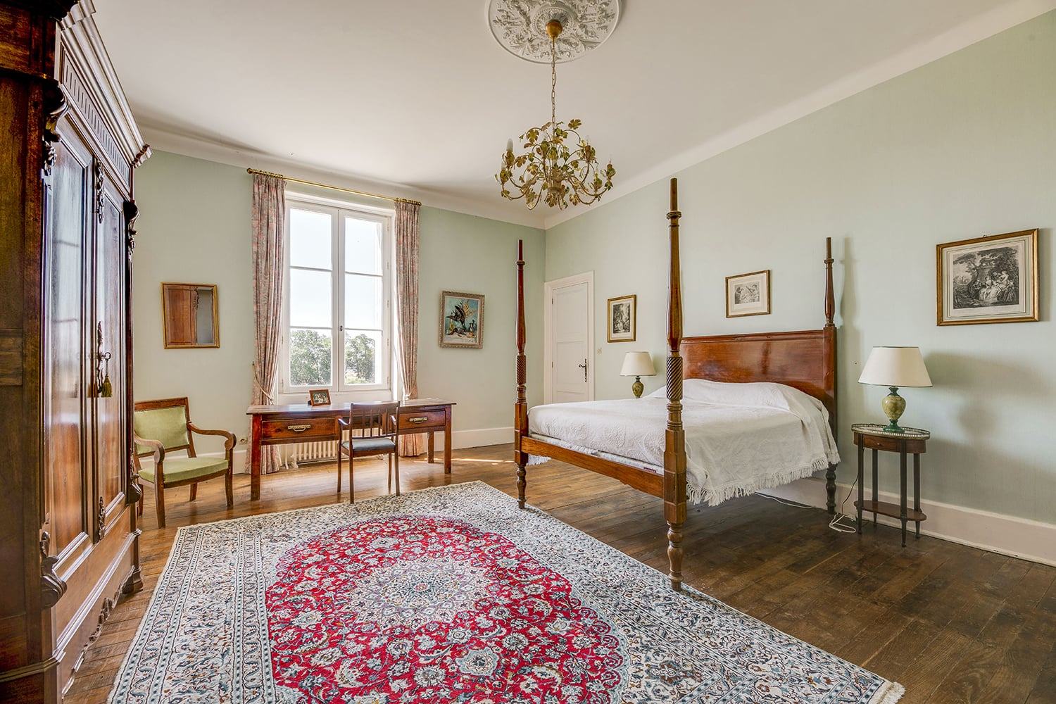 Bedroom| Holiday chateau in Nouvelle-Aquitaine