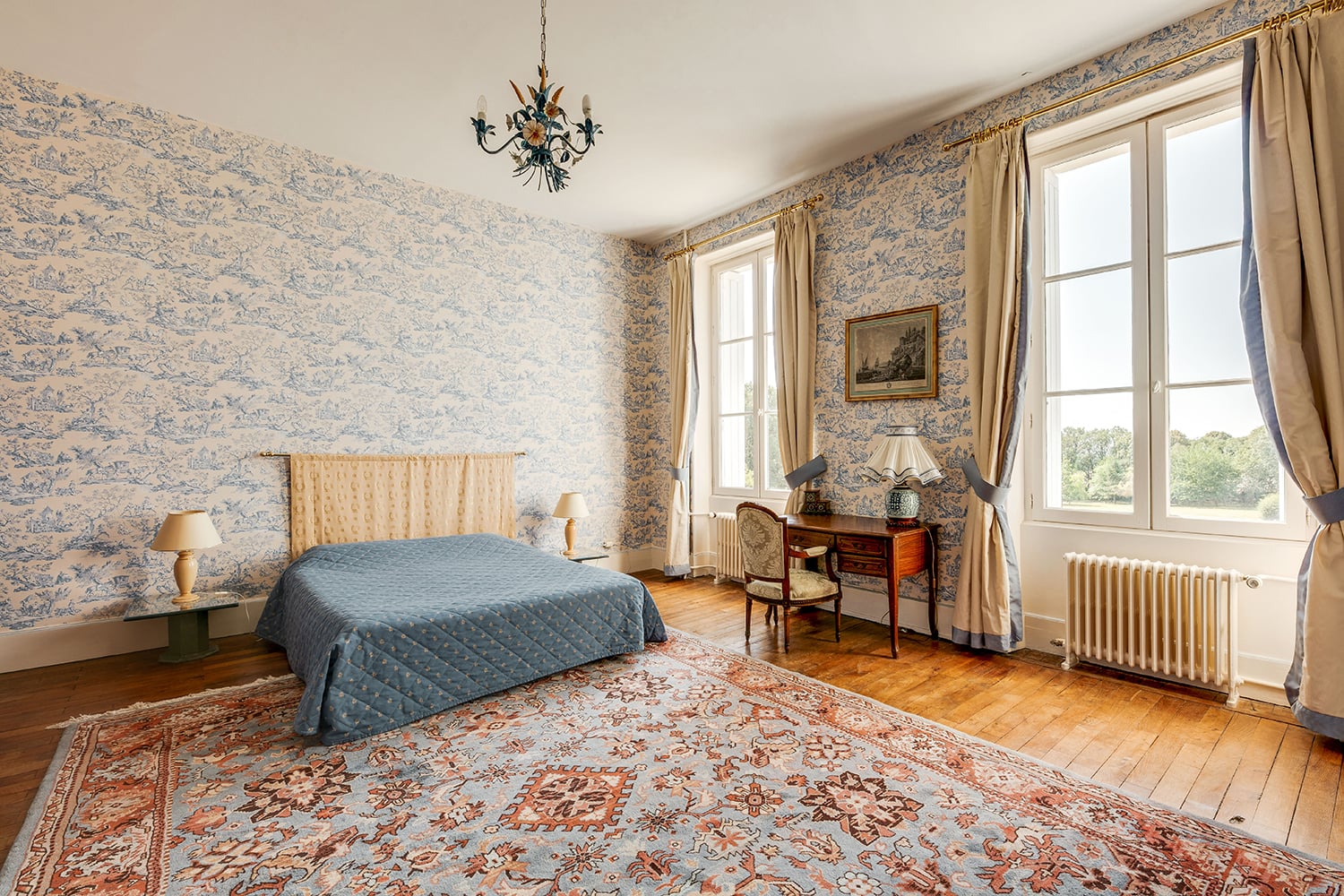 Bedroom | Holiday chateau in Nouvelle-Aquitaine