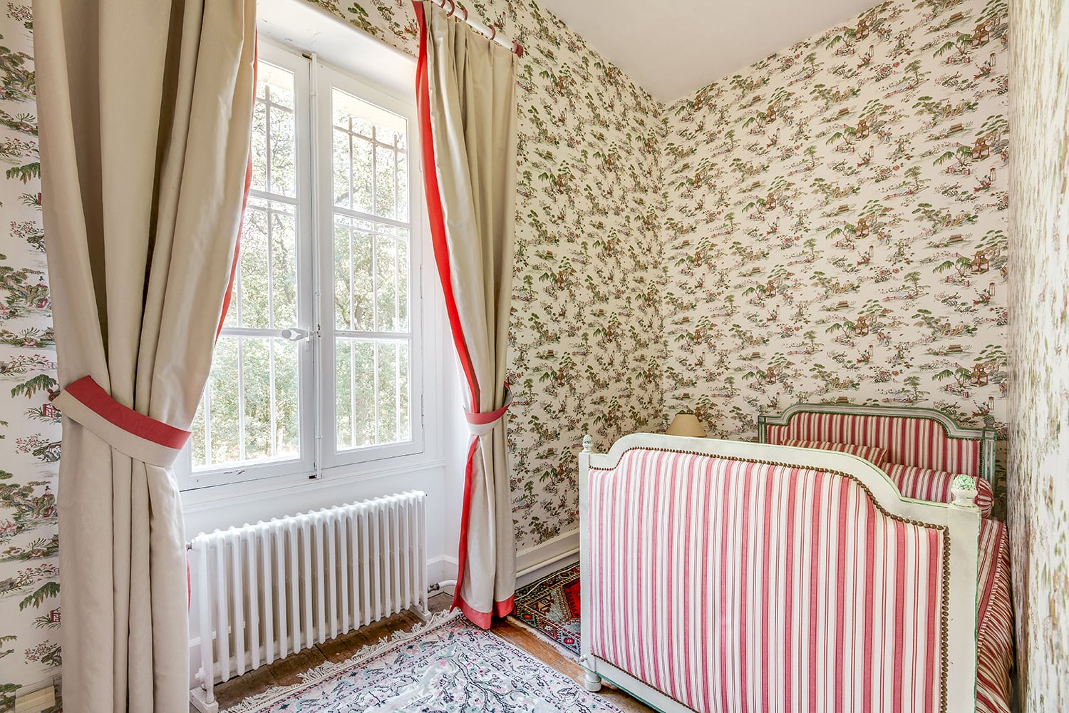 Bedroom | Holiday chateau in Nouvelle-Aquitaine