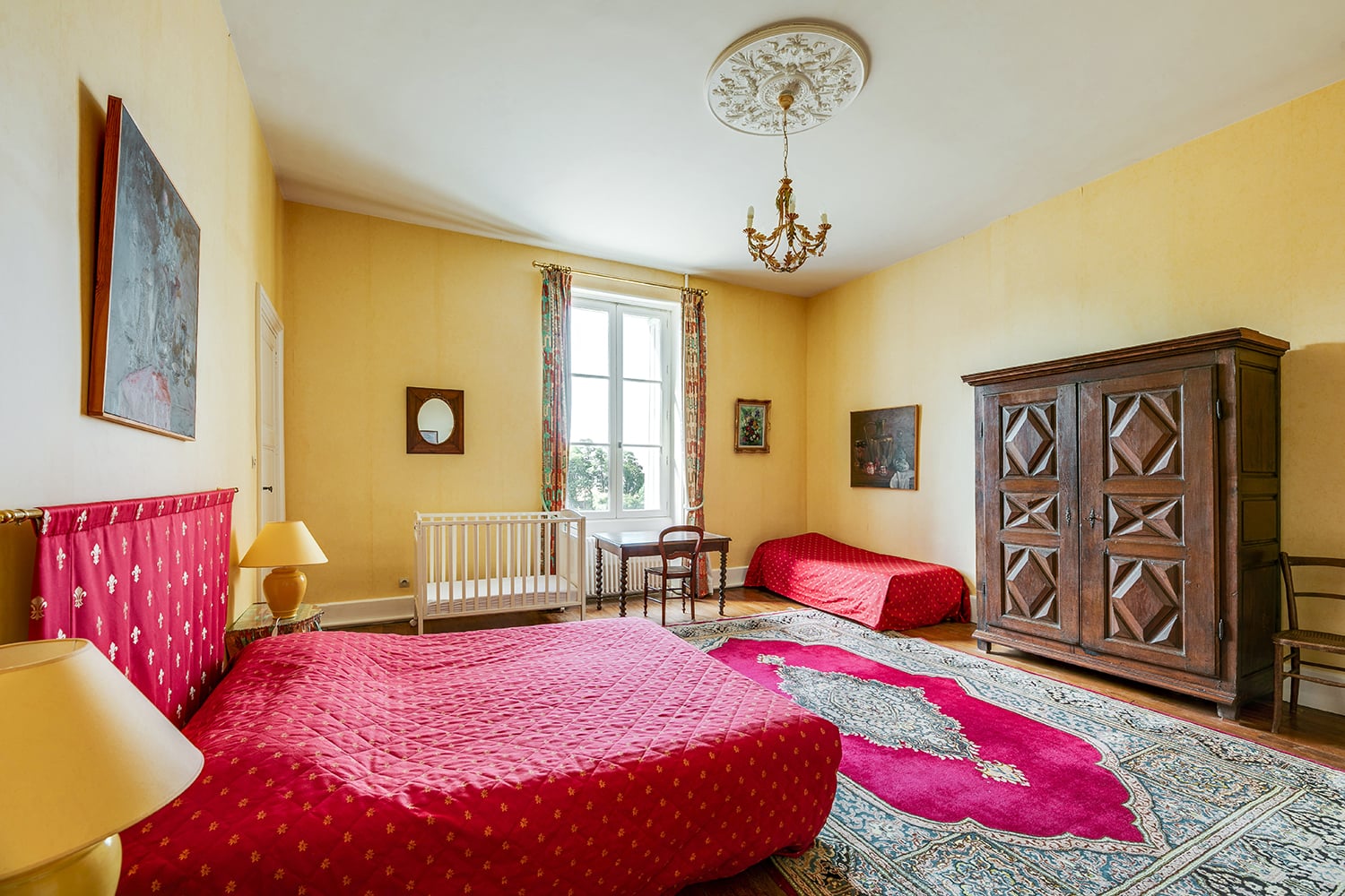 Bedroom | Holiday chateau in Nouvelle-Aquitaine