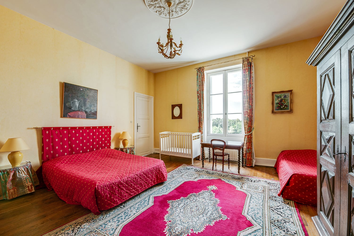 Bedroom | Holiday chateau in Nouvelle-Aquitaine
