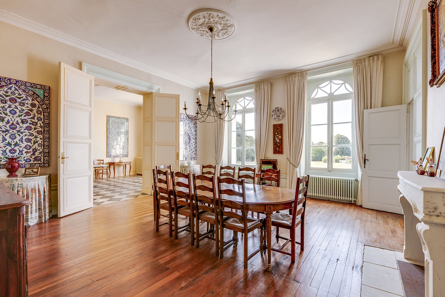 Dining room | Holiday chateau in Nouvelle-Aquitaine