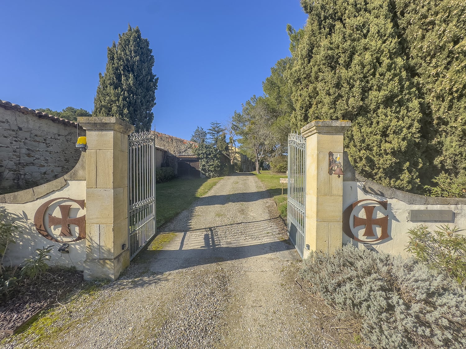 Portes d'entrée du Domaine Gayda