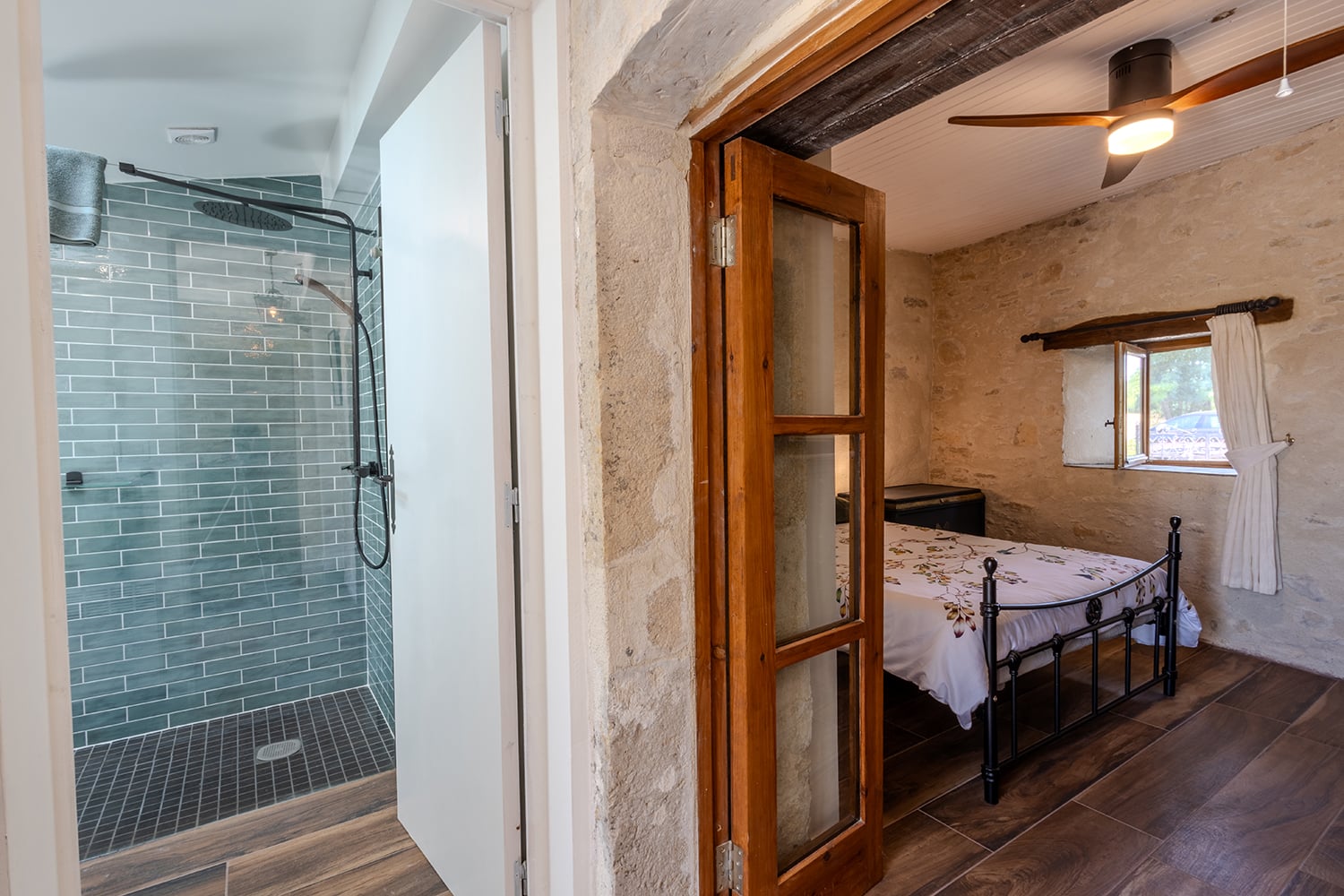 Garden House bedroom and bathroom