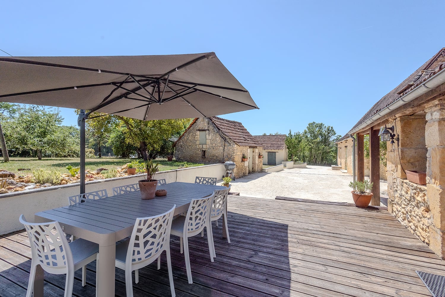 Shaded dining terrace Shaded dining terrace
