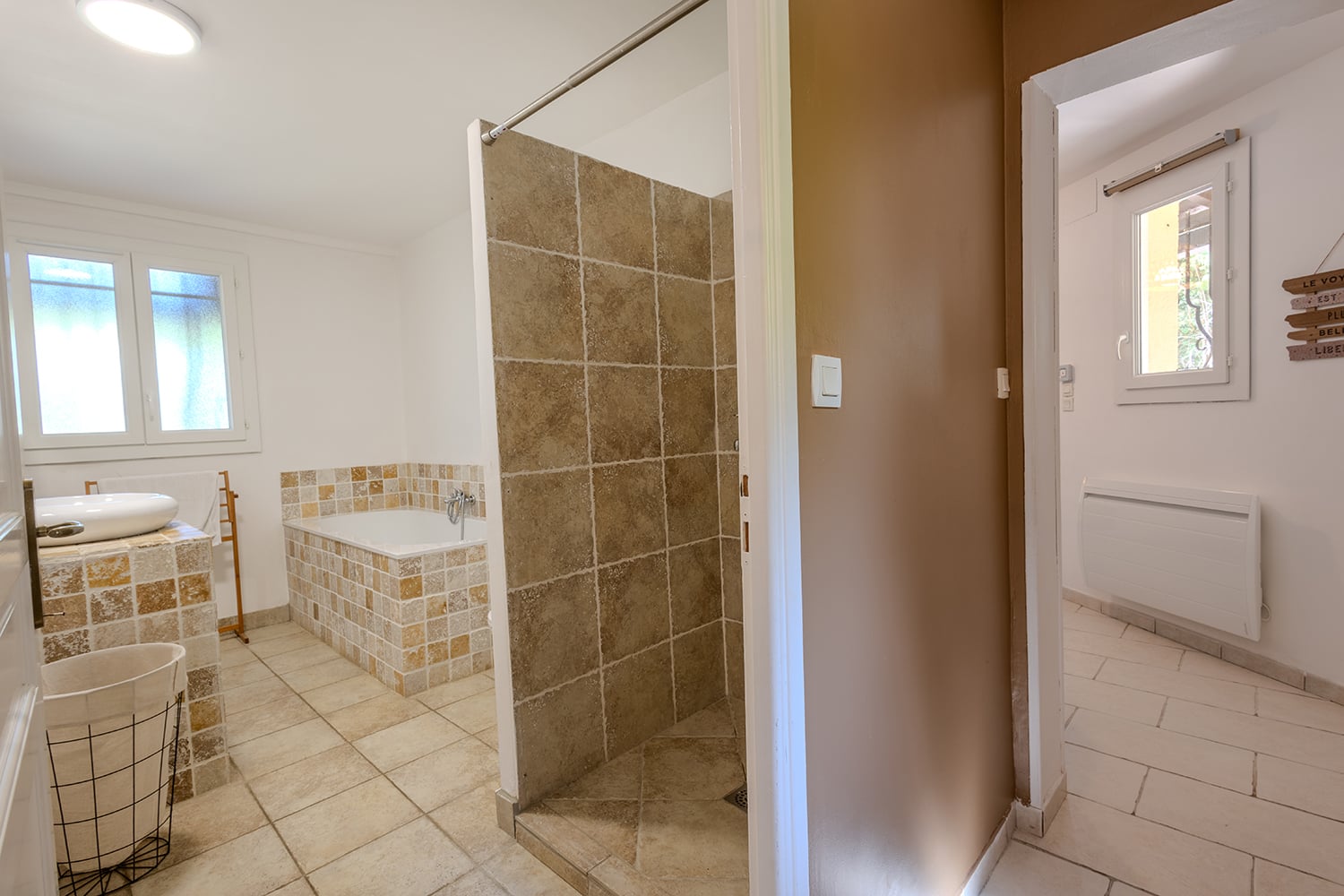 Bathroom | Holiday home in Trèbes
