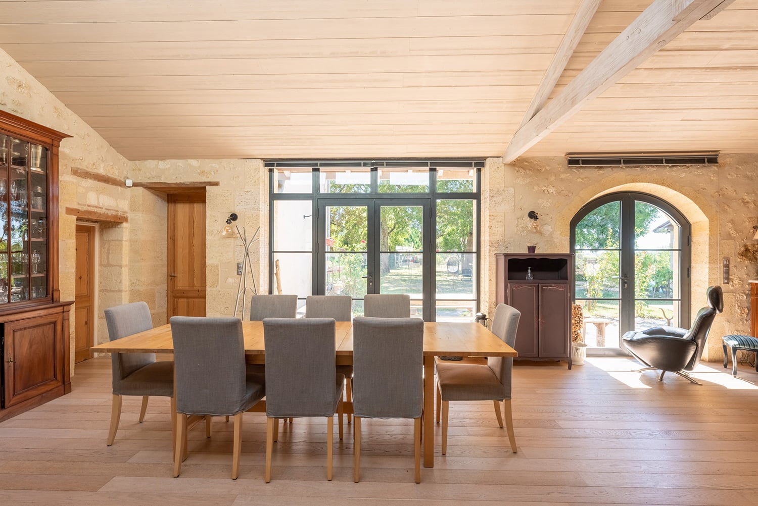 Dining room | Holiday home in Nouvelle-Aquitaine