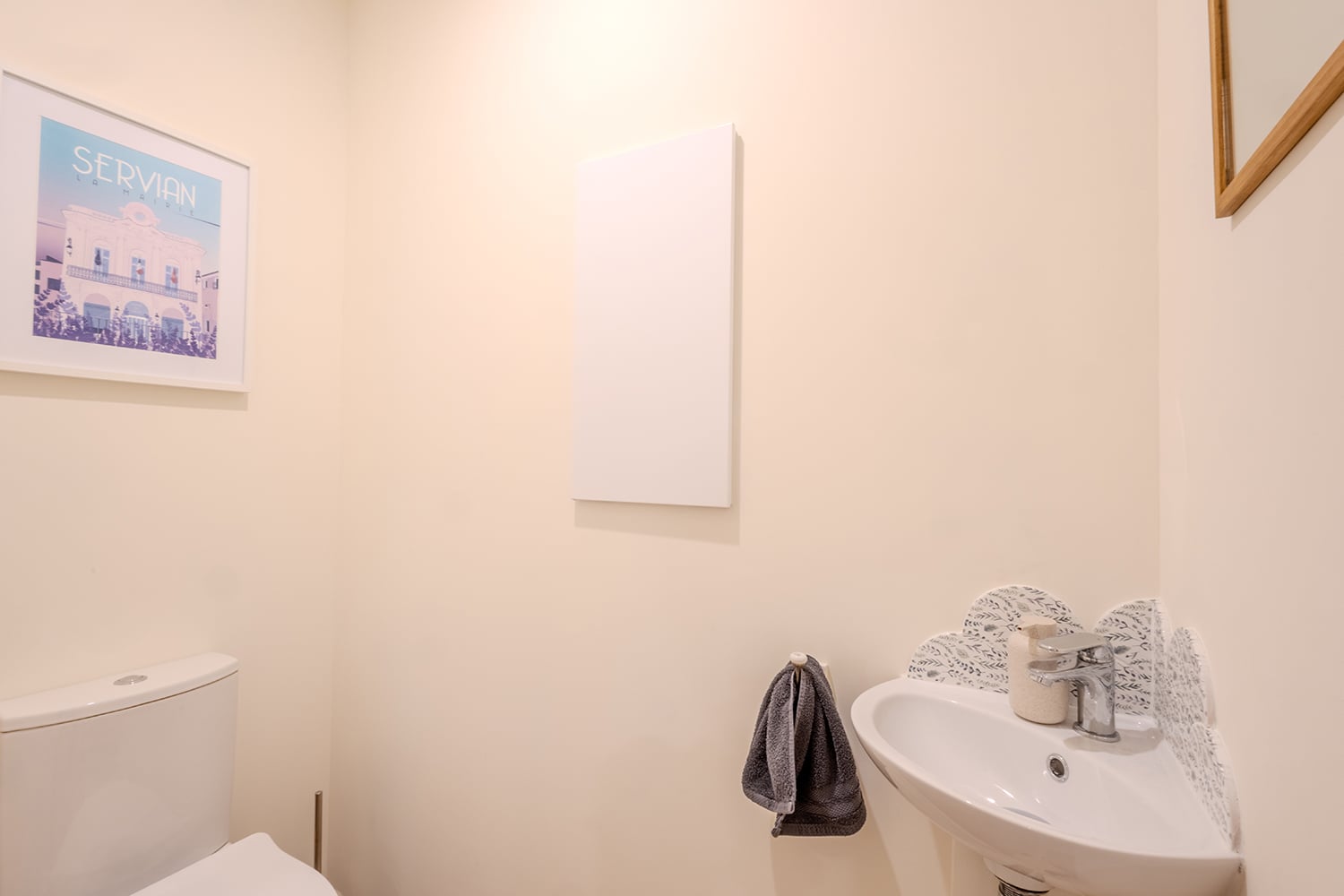 Bathroom | Holiday apartment in the South of France