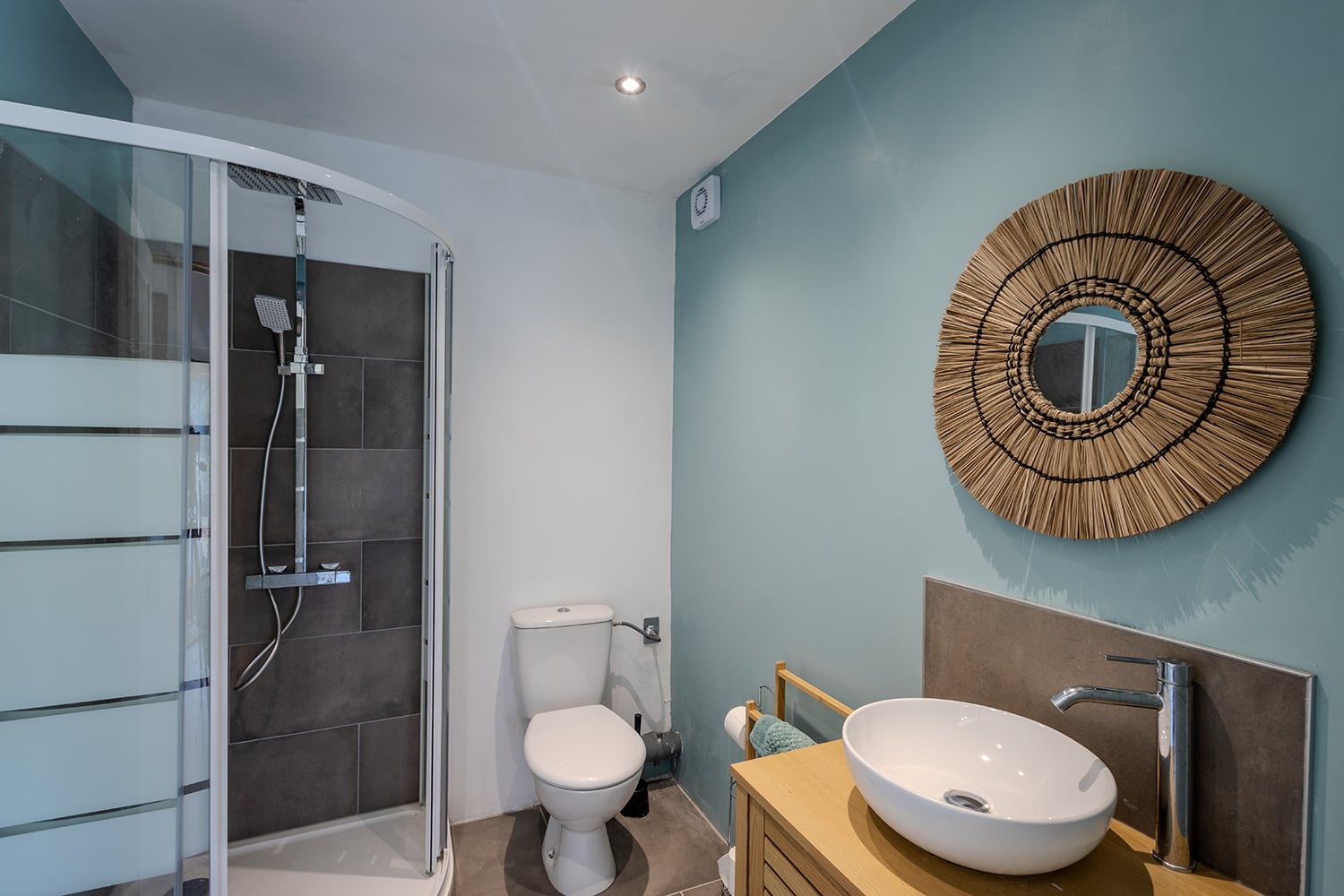 Bathroom | Holiday cottage in Nouvelle-Aquitaine