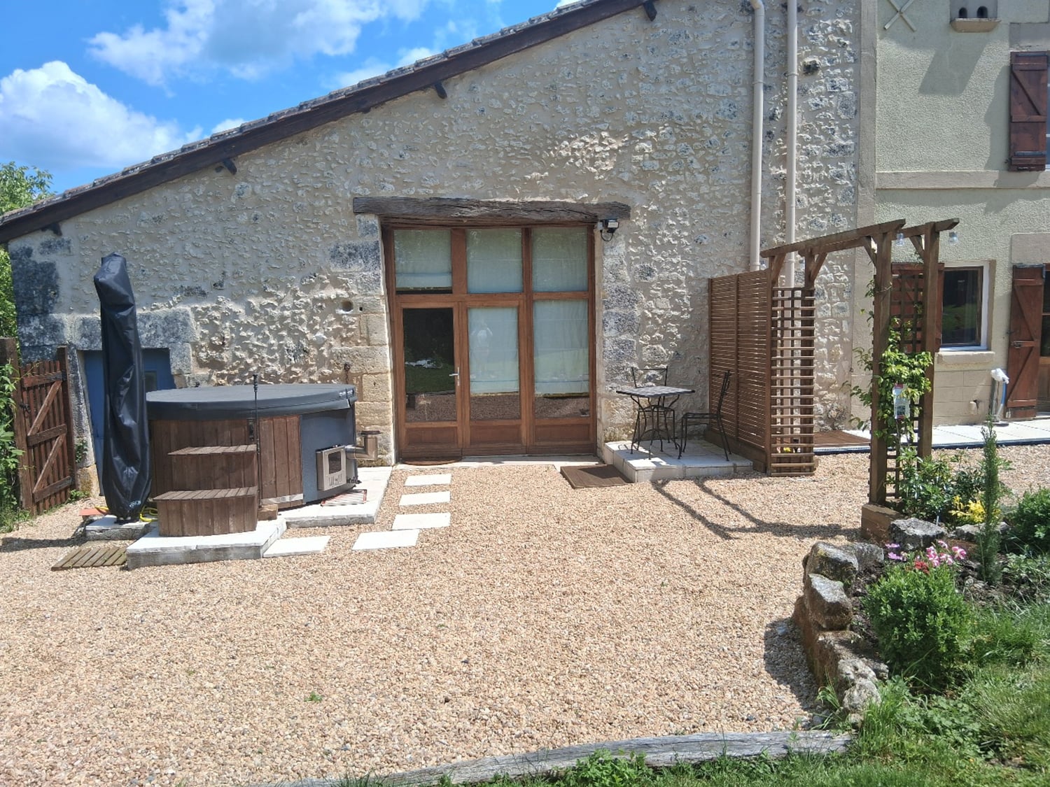 Holiday home in Dordogne with jacuzzi