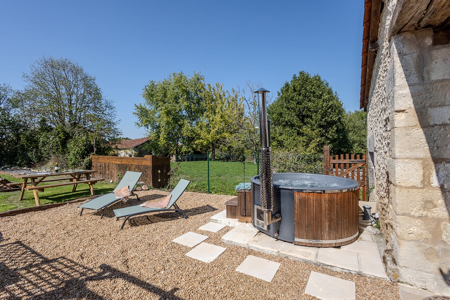 Private, log burner spa hot / cold