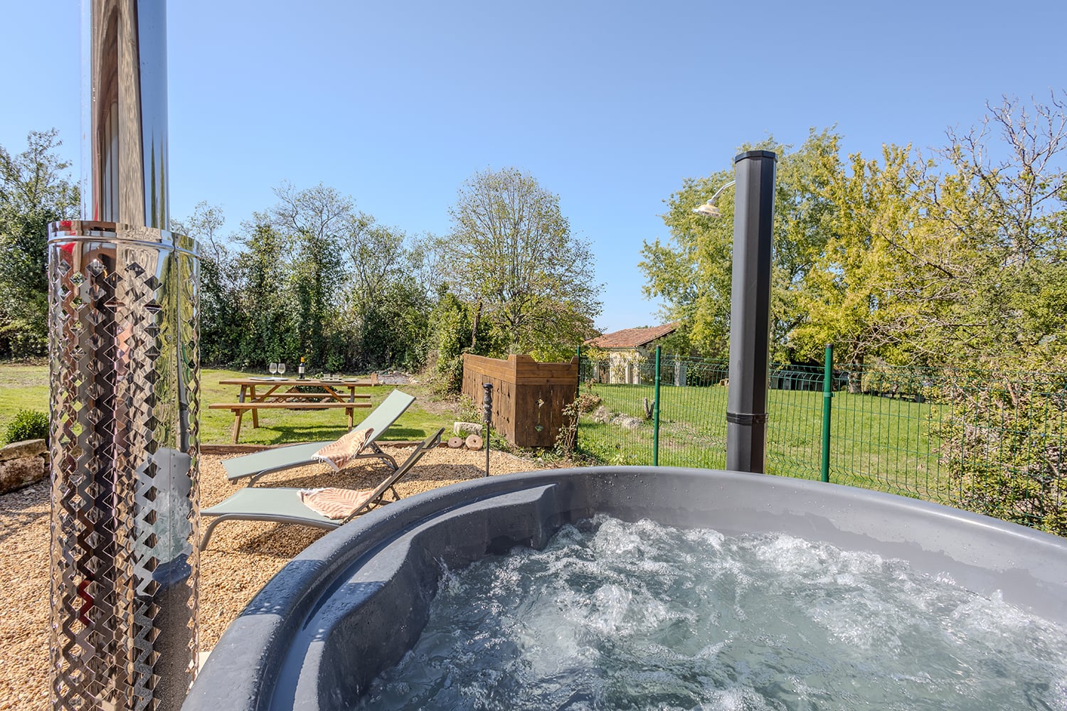 Private, log burner spa hot / cold